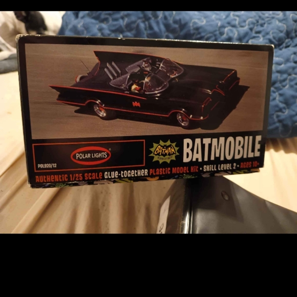 2014 Polar Lights Classic Batmobile DIY Model - Picture 3 of 10